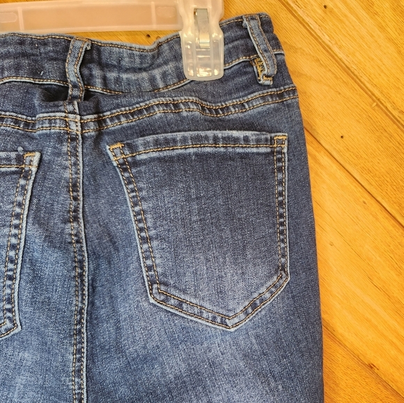 Almost famous size 3 medium wash ripped skinny jeans - Picture 8 of 9